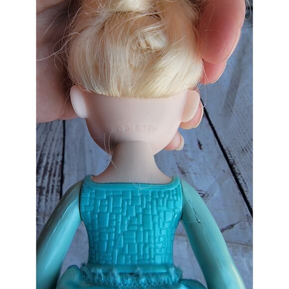 Disney Frozen Elsa Mini Doll Figurine 6in Doll - Picture 3 of 6